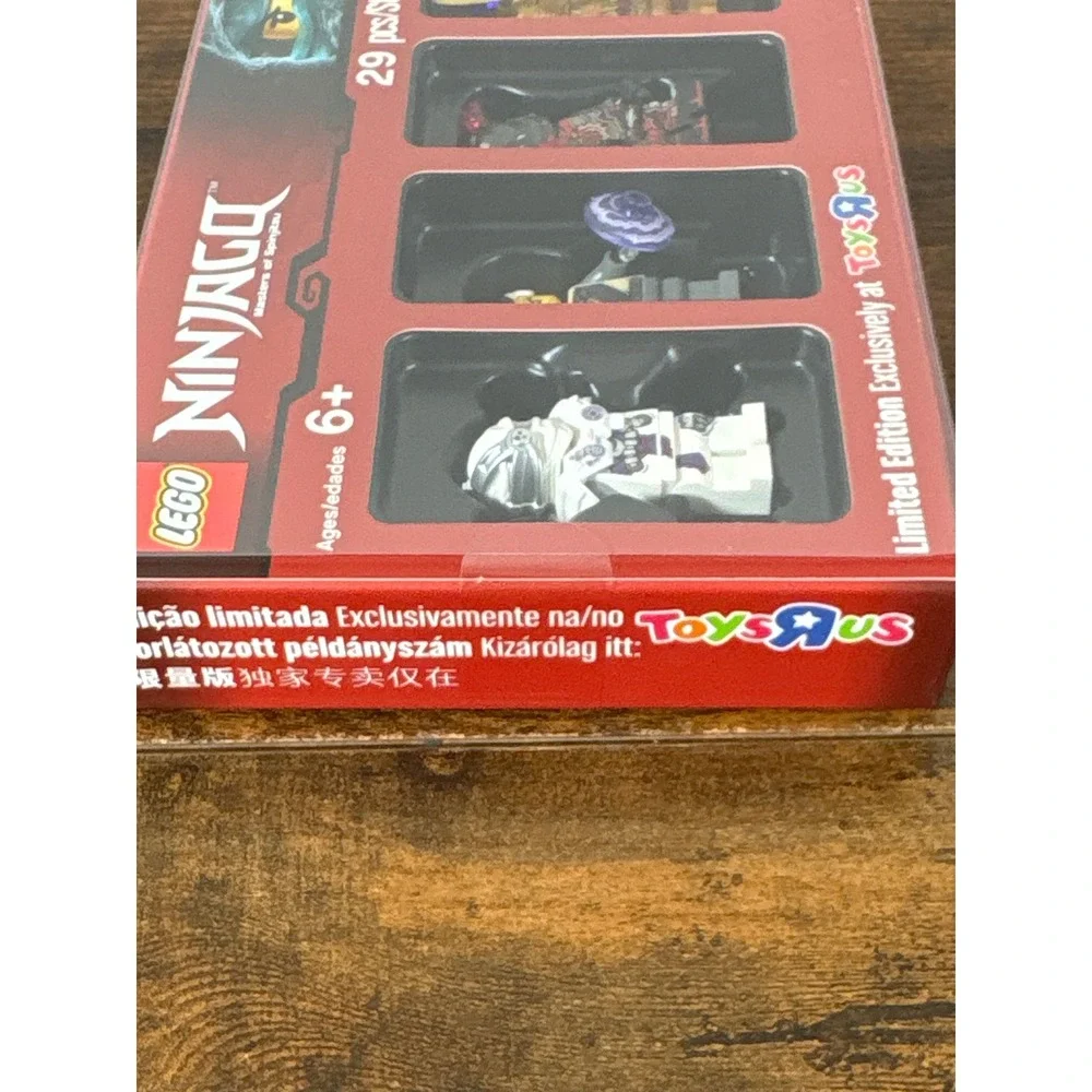 LEGO Ninjago 5004938 Minifigure Collection Toys R Us Exclusive Limited Edition